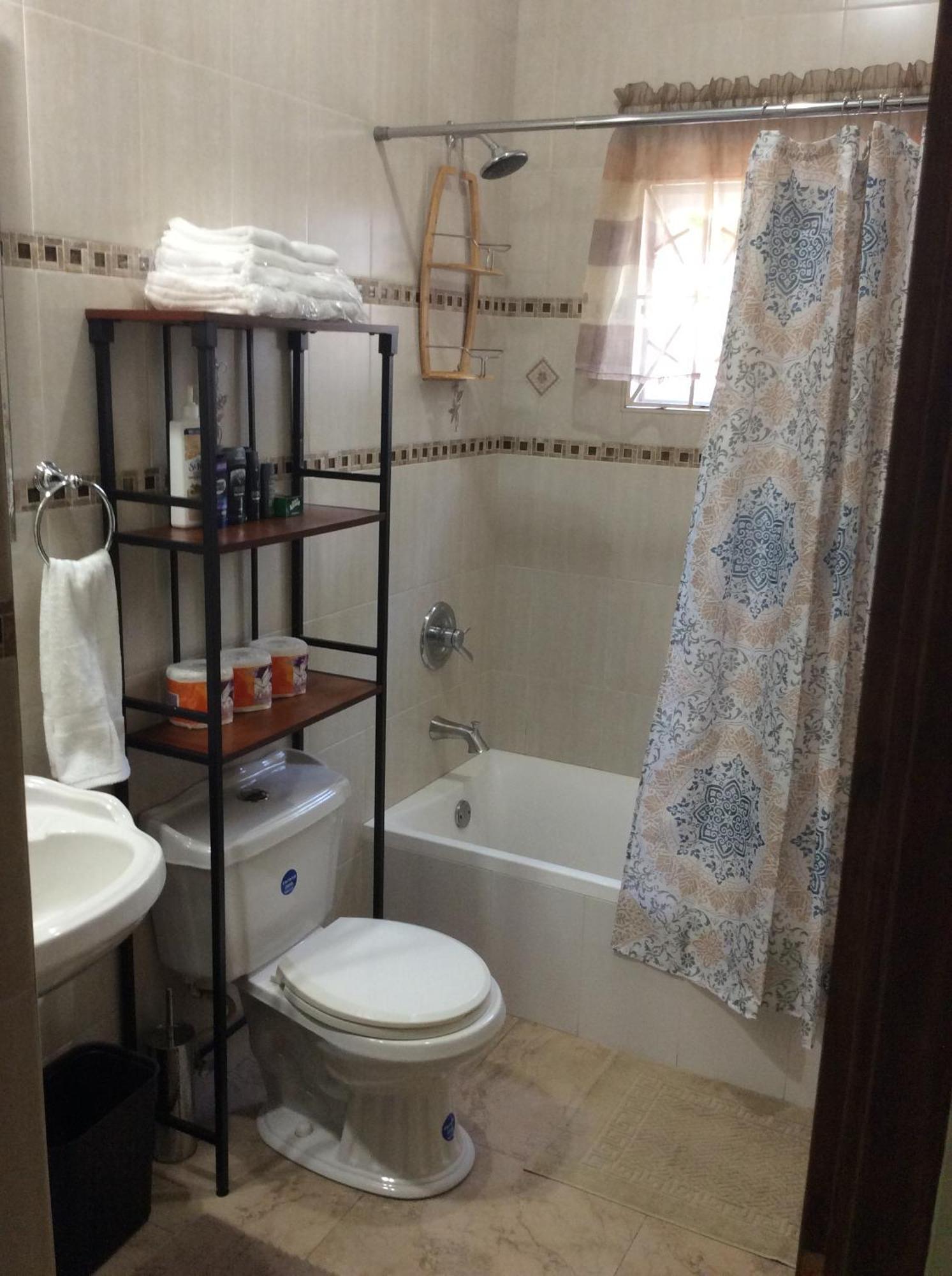 Le Quad - One Bedroom & Studio Apt - Private, Spacious & Secured Kingston Exterior foto