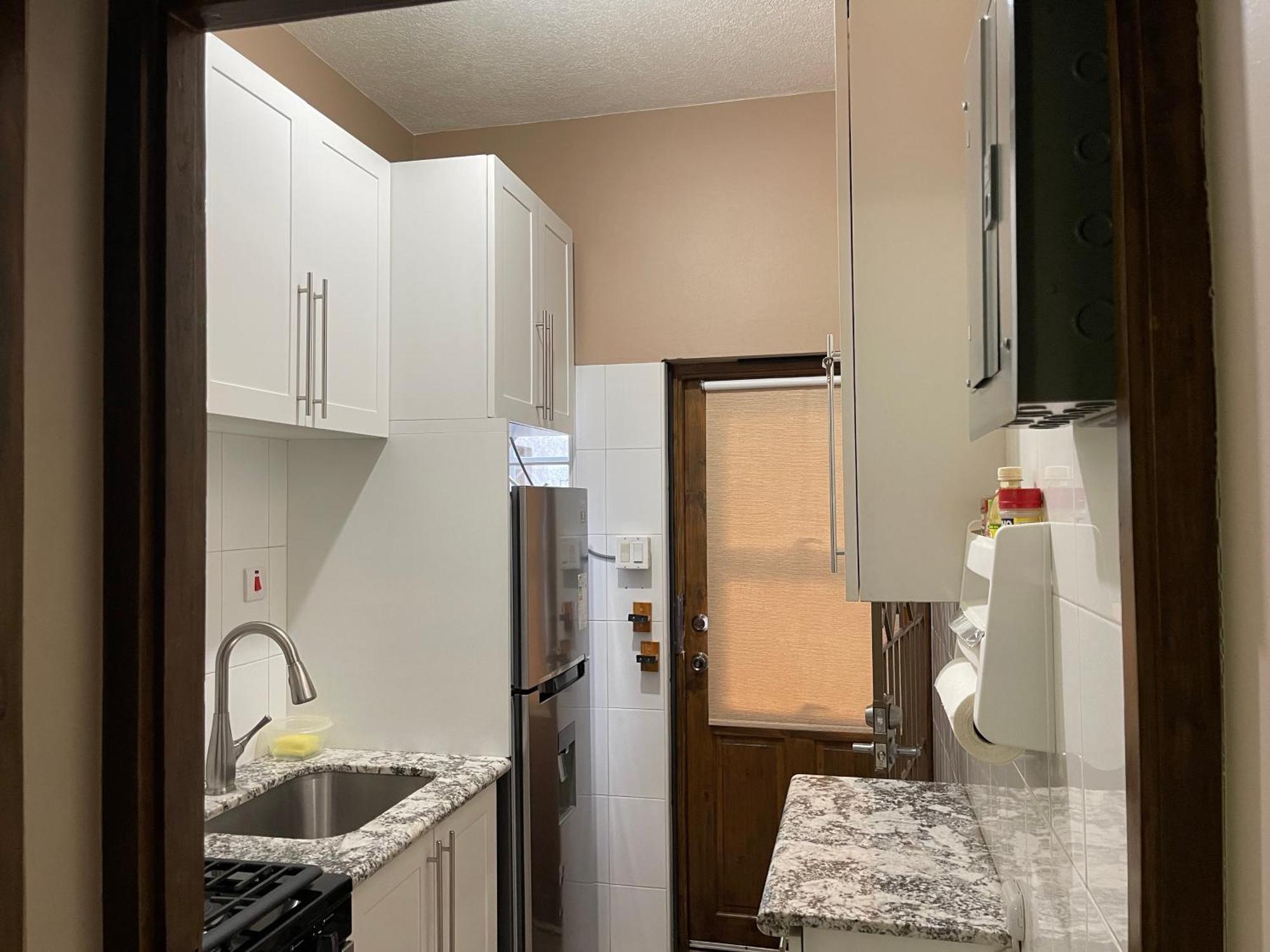 Le Quad - One Bedroom & Studio Apt - Private, Spacious & Secured Kingston Exterior foto